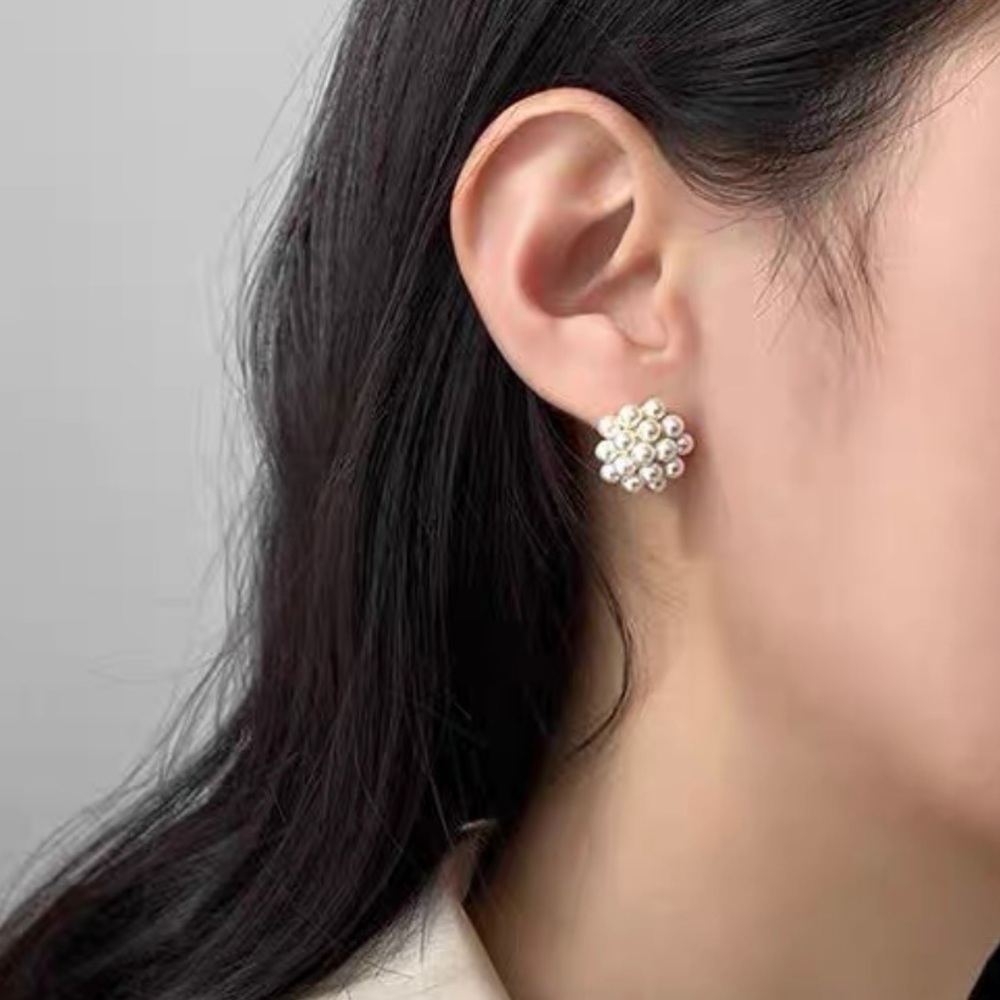 💫Minimalistic Pearly Stud Earring💫 - Picture 3 of 4